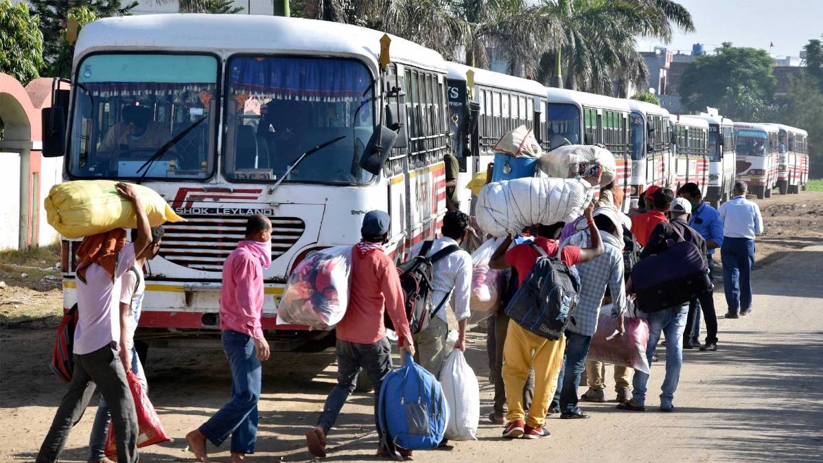 बसों पर राजनीति तेज