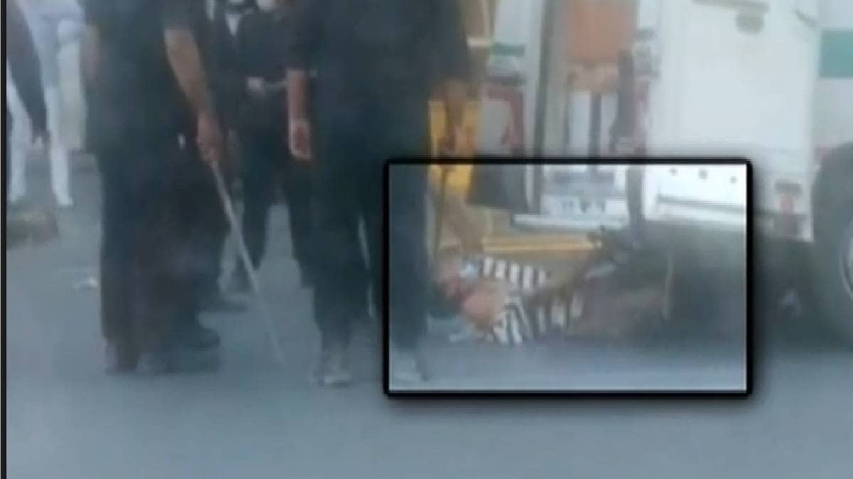 अस्पताल से भागा कोरोना मरीज (Video Grab)