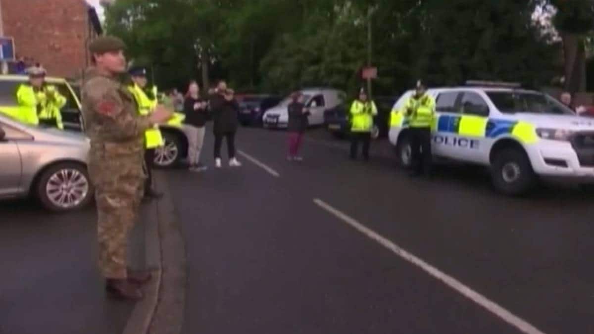 ब्रिटेन में कोरोना योद्धाओं को जोरदार सलामी