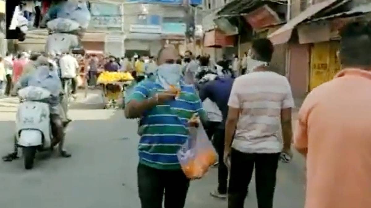 Flower on liquor buyers (Photo- PTI)