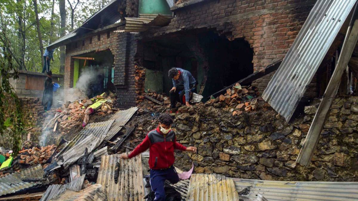 सेना ने बम से उड़ाया घर (प्रतीकात्मक तस्वीर)