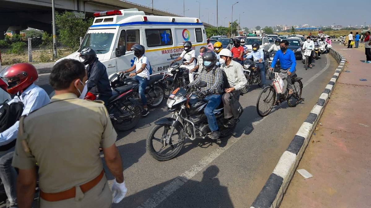 Lockdown: सीमा पर लगा लंबा जाम