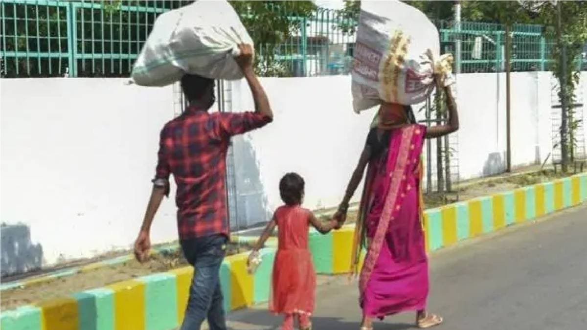 पैदल ही घर जाने को मजबूर मजदूर