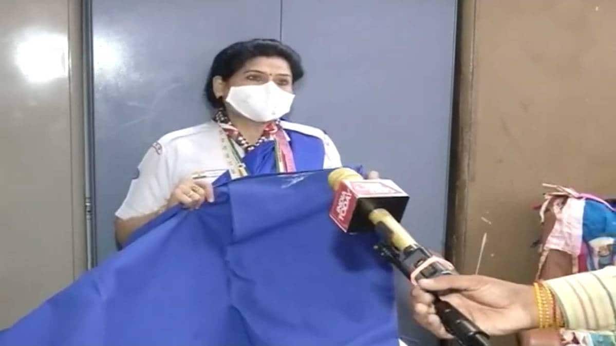 जरूरतमंदों के लिए बना रहे मास्क