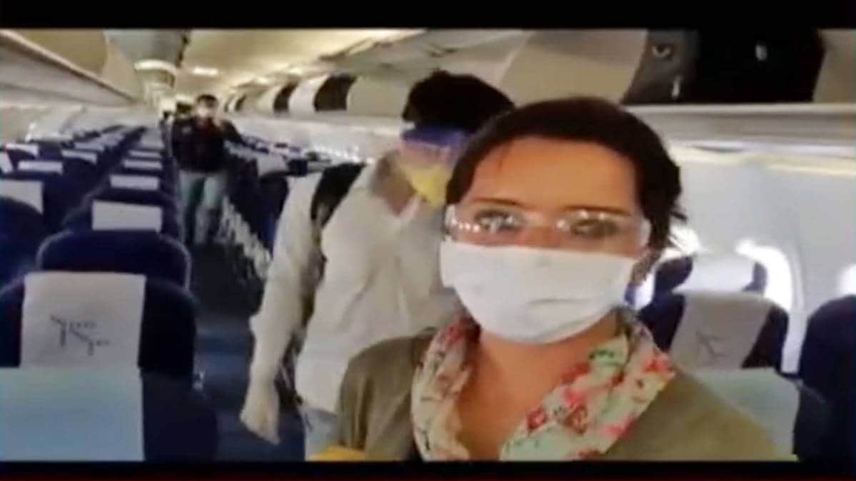 विमान के अंदर की रिपोर्ट