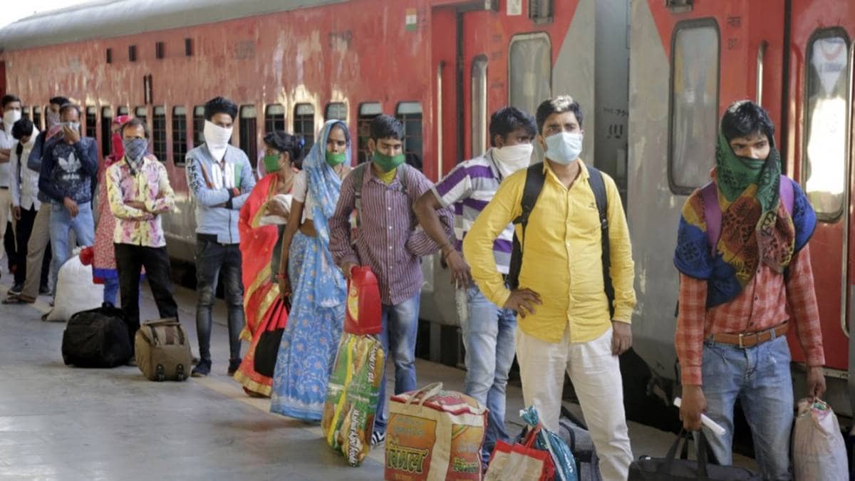 Migrant workers wait to board a special train (Photo: AP)