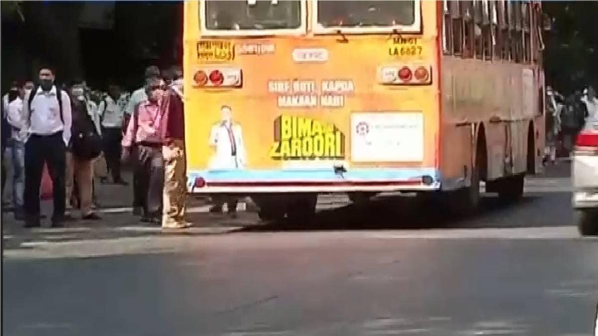 सोशल डिस्टेंसिंग की उड़ी धज्जियां