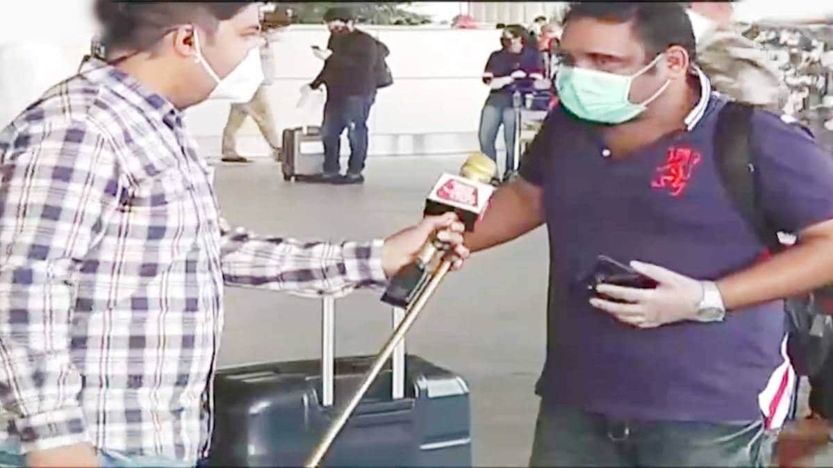 Flights Cancelled: एयरपोर्ट पर परेशान यात्री