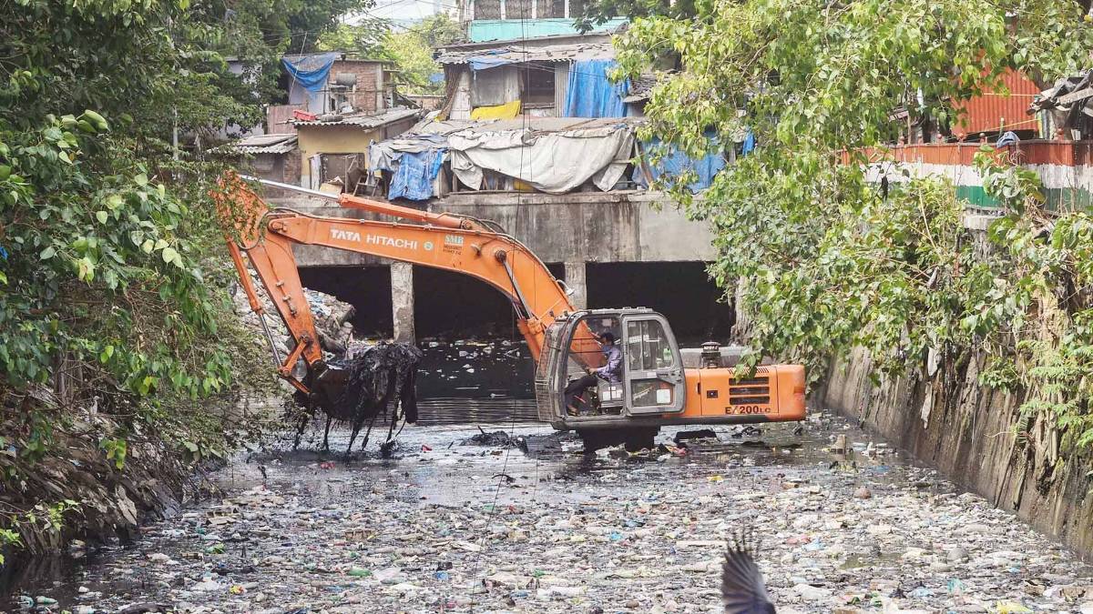 Dharavi among Mumbai's worst COVID-19-affected areas  (Photo- PTI)