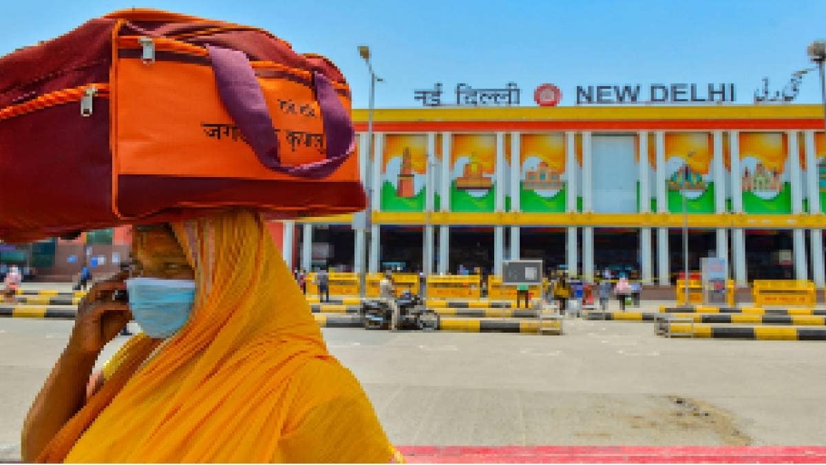 दिल्ली में कोरोना के खिलाफ जंग जारी