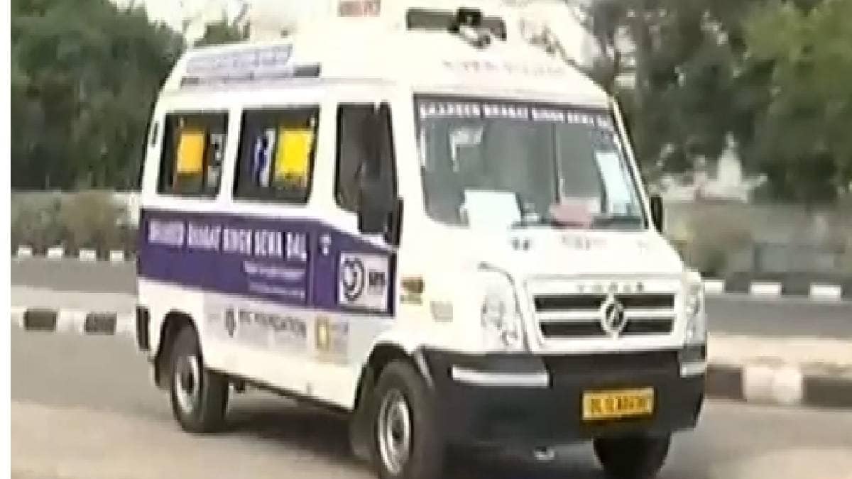 कोरोना के बीच हर कोई मदद को आ रहा आगे