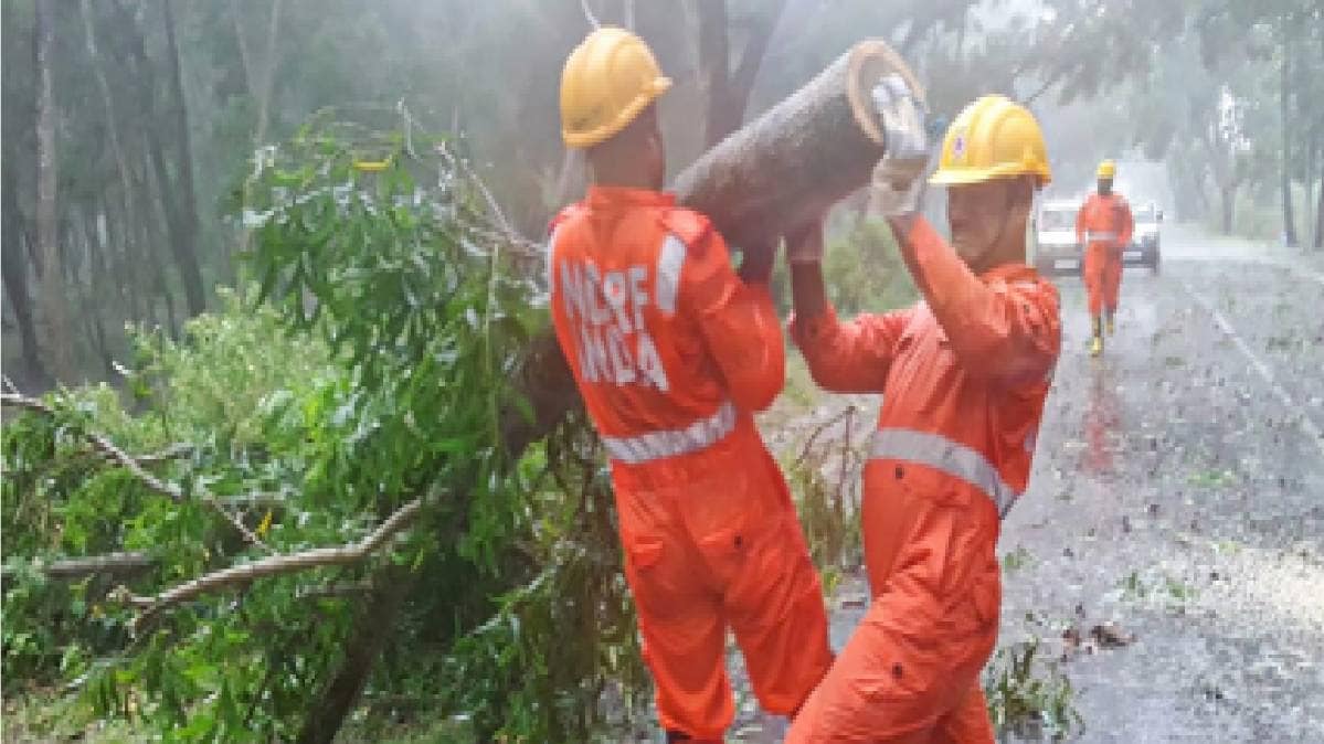 तूफान का कहर