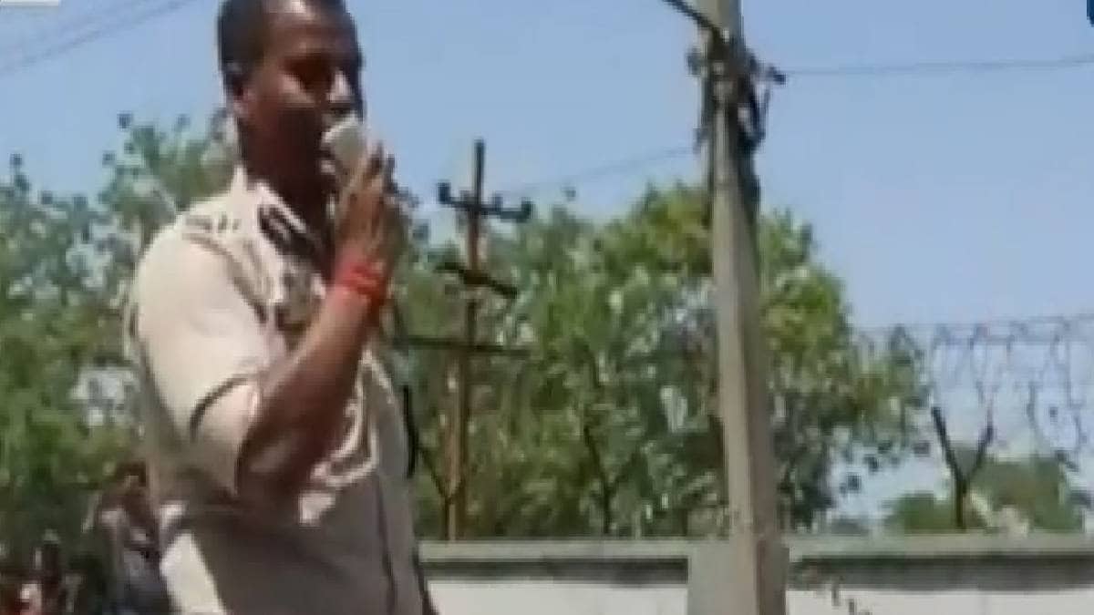 मजदूरों का हंगामा