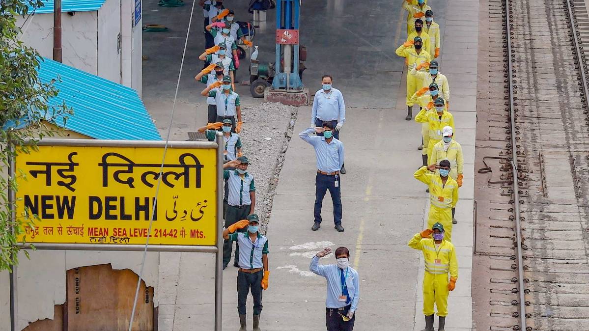 फिर से रेल सेवा जारी