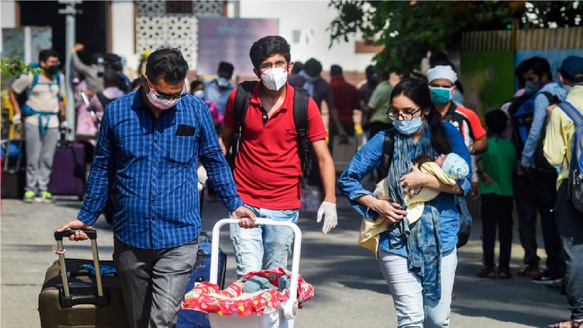 लॉकडाउन में फंसे मुसाफिर