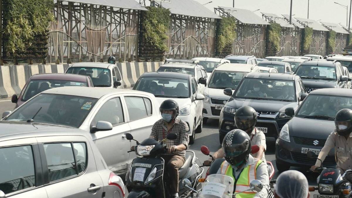 दिल्ली में खुलने लगे दफ्तर