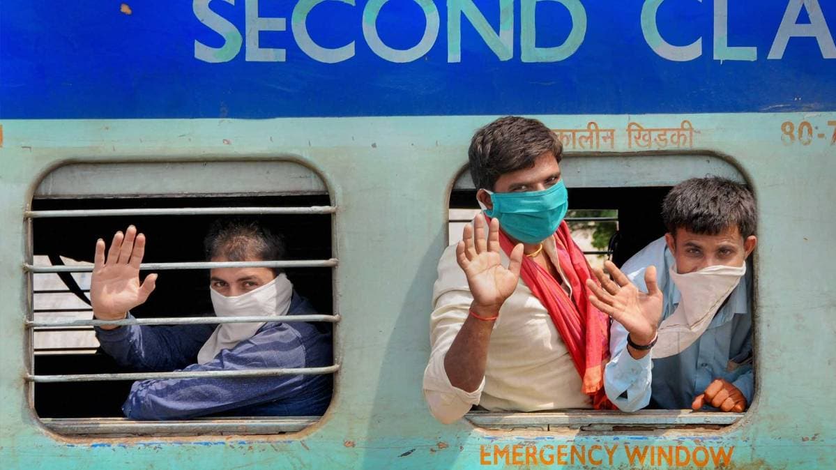 फिर से रेल सेवा जारी