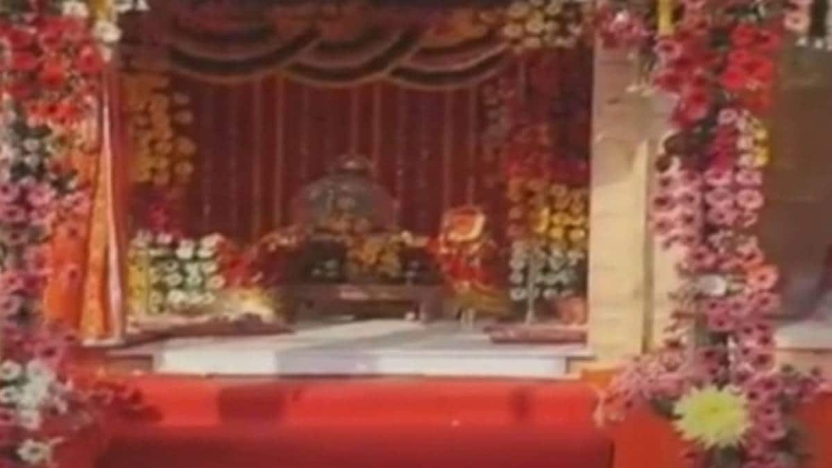 अस्थाई मंदिर में रामलला (फाइल फोटो)