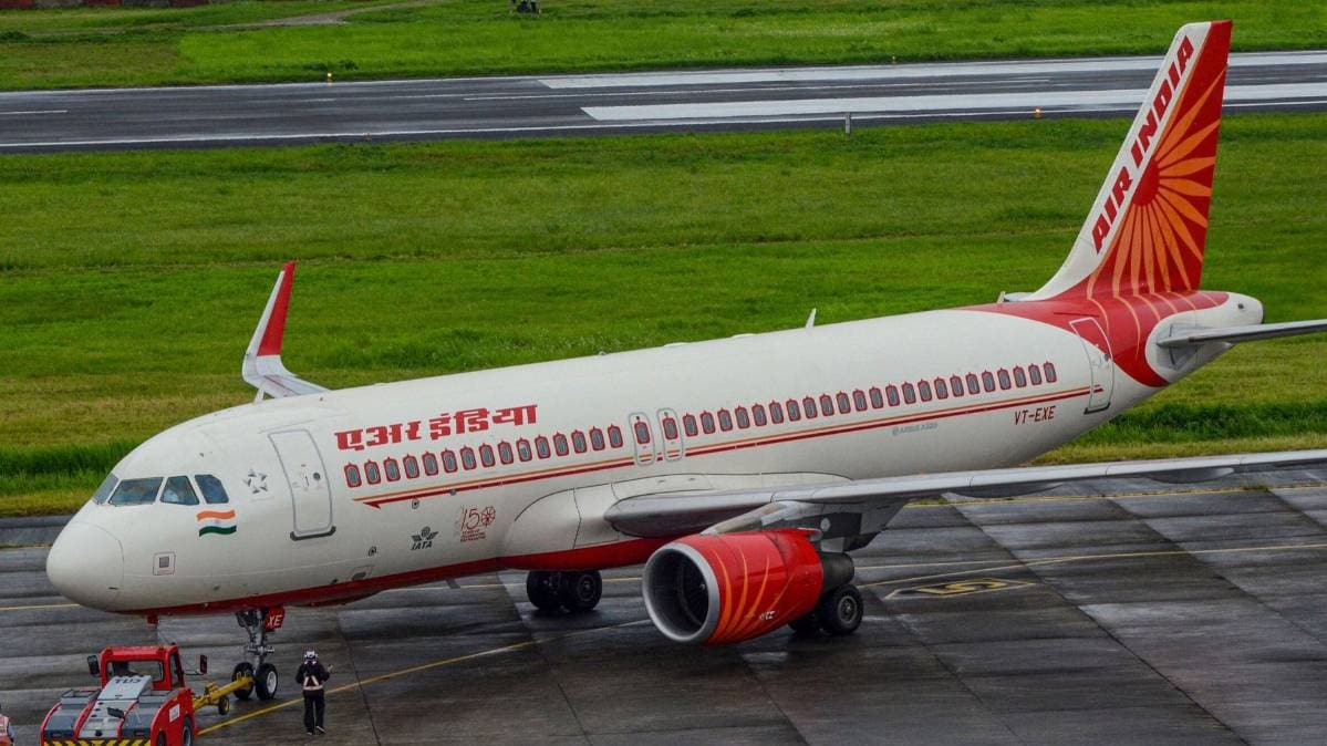 देश भर में दिशा निर्देश के साथ कल से हवाई यात्रा शुरू (File-PTI)