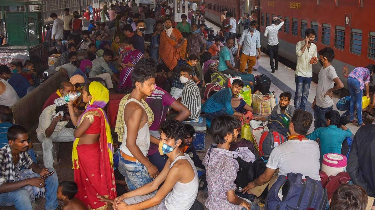 मजदूर सरकार के बदहाल इंतजाम से परेशान (File- PTI)