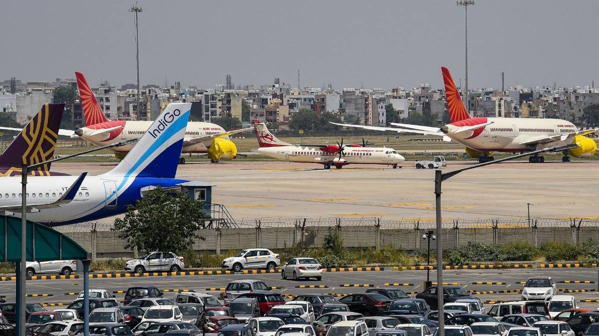 दो महीने बाद कल से घरेलू विमान सेवा होगी शुरू (File- PTI)