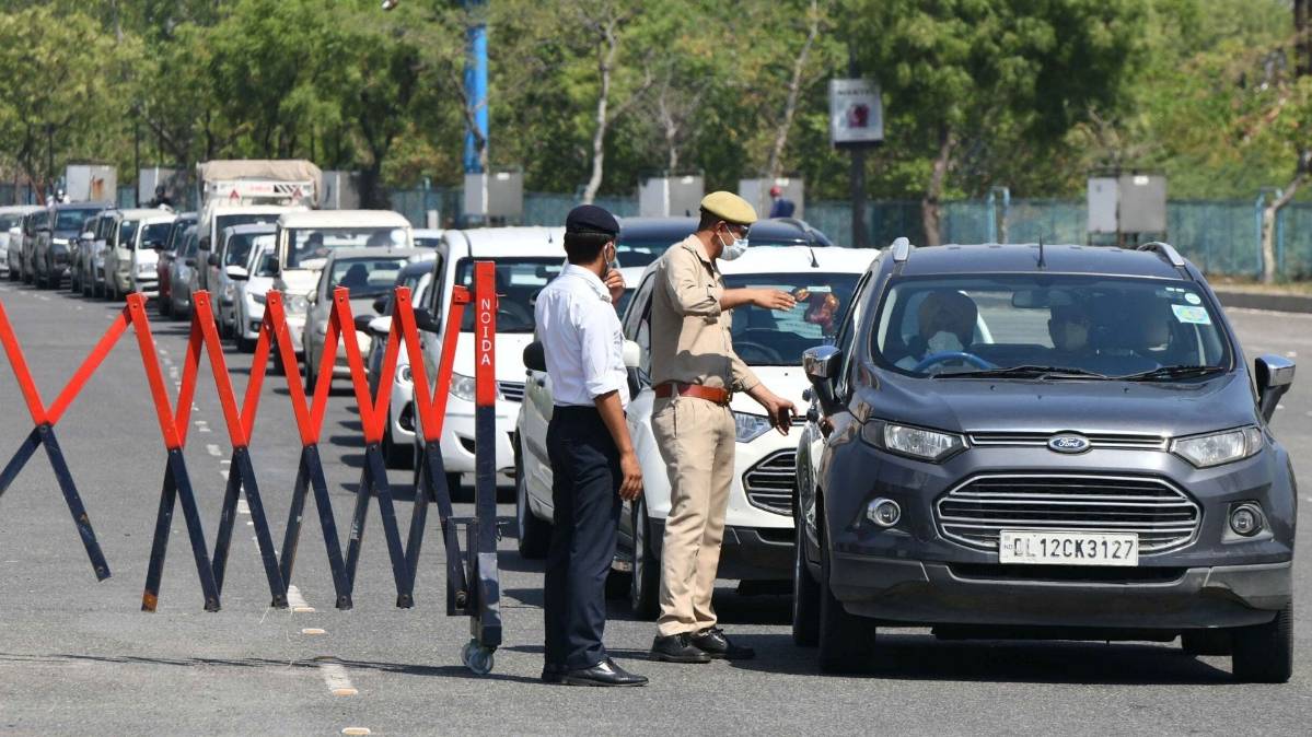 दिल्ली-नोएडा बॉर्डर पर लगा लंबा जाम (File-PTI)