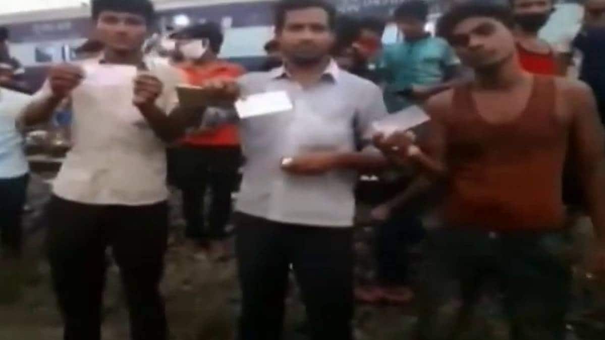 श्रमिक एक्सप्रेस ट्रेन के मुसाफिरों ने किया हंगामा (File Aaj Tak)