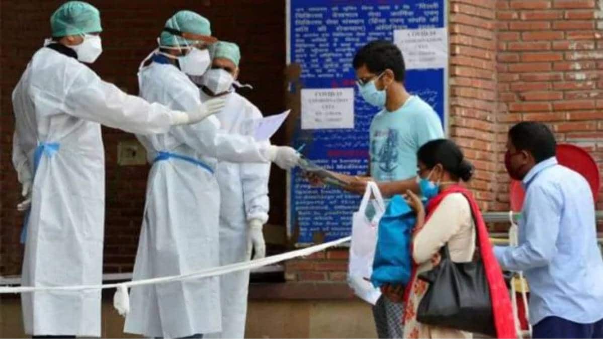 दिल्ली में लगातार बढ़ रहे हैं कोरोना के केस (PTI)