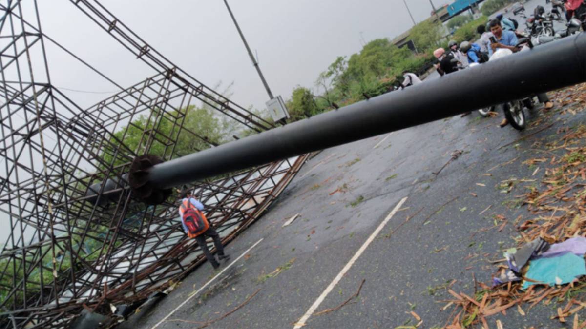 दिल्ली में आफत की आंधी