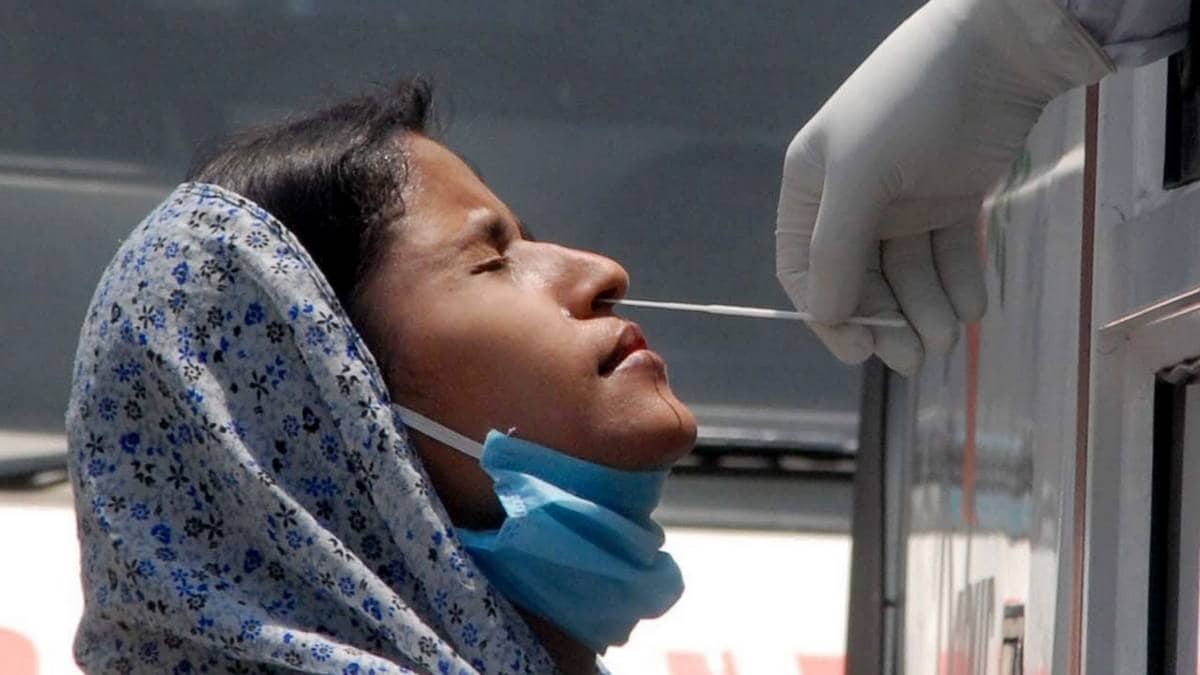 दिल्ली में लगातार बढ़ रहे हैं कोरोना के मामले (PTI)