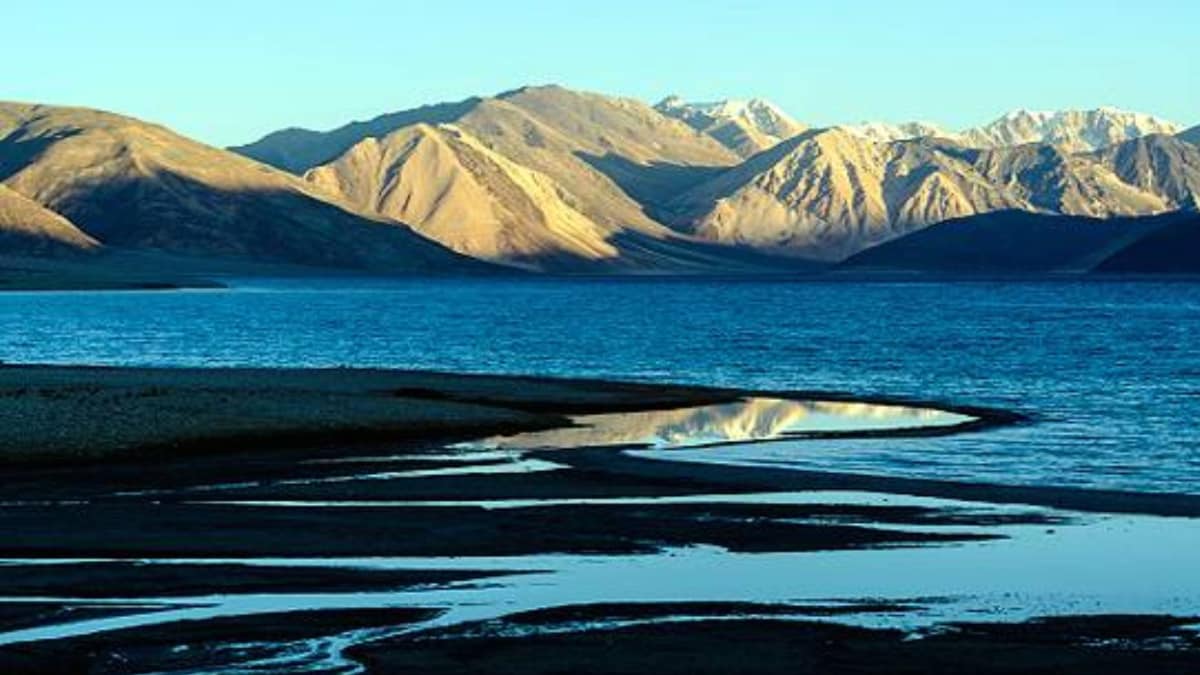 पैंगोंग झील (फोटोः गेटी)