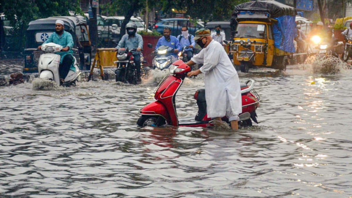 फतेहपुर में बारिश से सड़कें बनी तालाब (File-PTI)