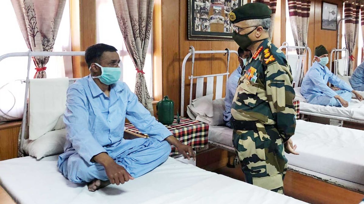 सेना प्रमुख एम. एम. नरवणे लेह पहुंचे