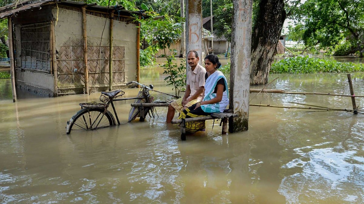 बिहार के कई जिलों में बाढ़ (फोटो-PTI)