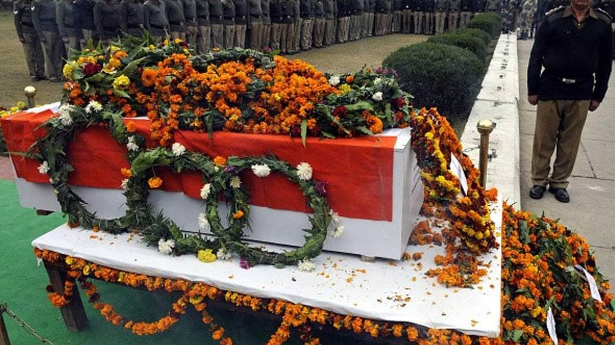 LAC पर शहीद हुए जवानों को दी जा रही श्रद्दांजलि (फोटो-Getty)