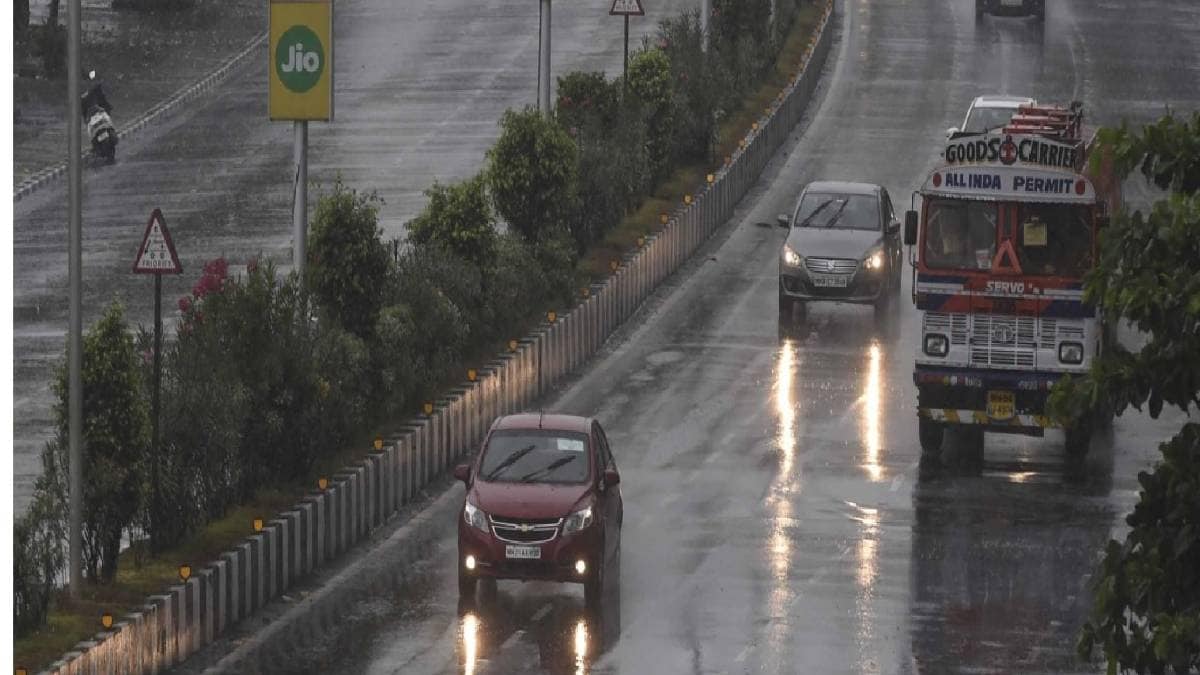 मुंबई में दिख रहा निसर्ग का असर