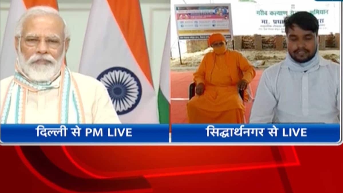 पीएम मोदी ने मजदूरों से बात