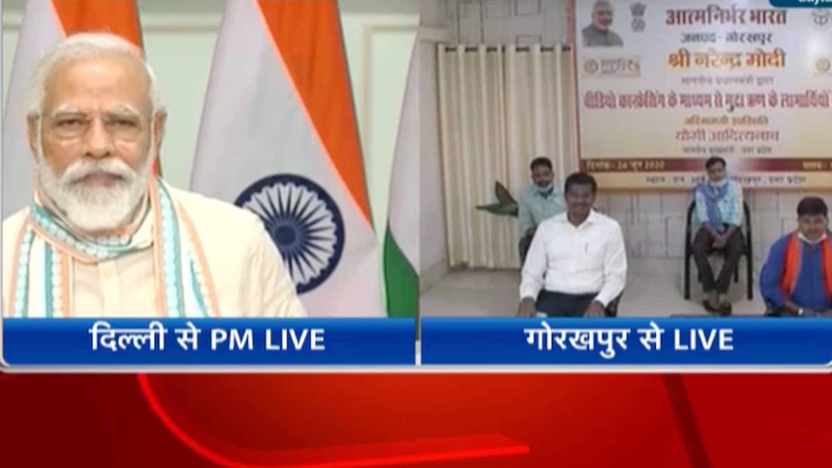 पीएम मोदी ने मजदूरों से की बात