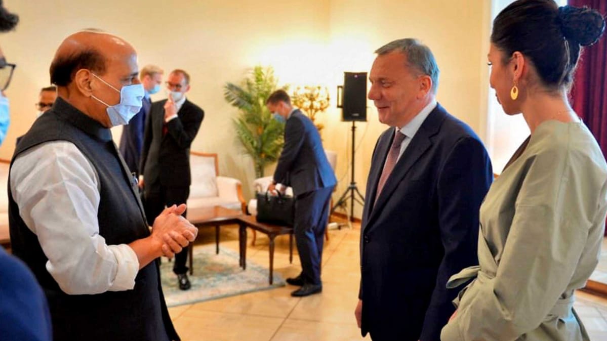 रूस दौरे पर रक्षा मंत्री राजनाथ सिंह (फोटो-PTI)