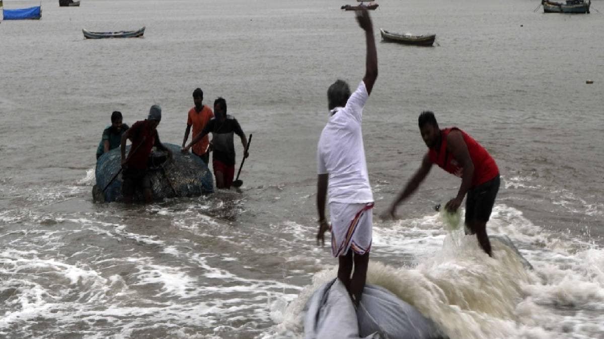 निसर्ग का खतरा