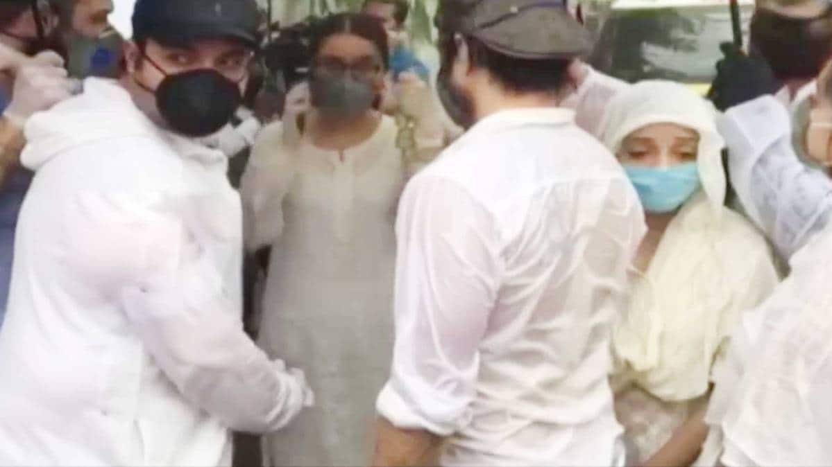 सुशांत सिंह राजपूत को दी गई अंतिम विदाई