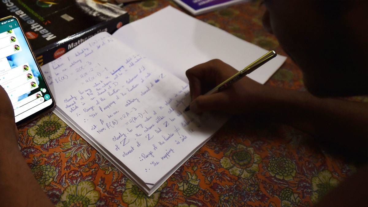 Student amid the corona crisis and lockdown (Photo- PTI)