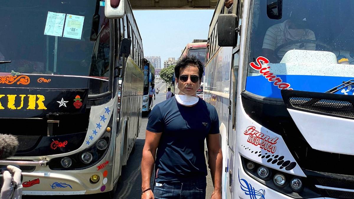 अभिनेता सोनू सूद (File-PTI)