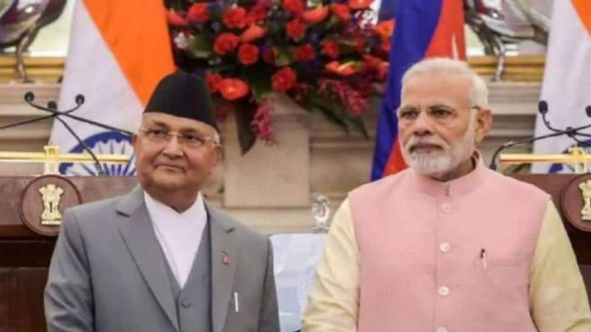 प्रधानमंत्री नरेंद्र मोदी के साथ नेपाल के पीएम केपी कोली (फाइल फोटो-PTI)