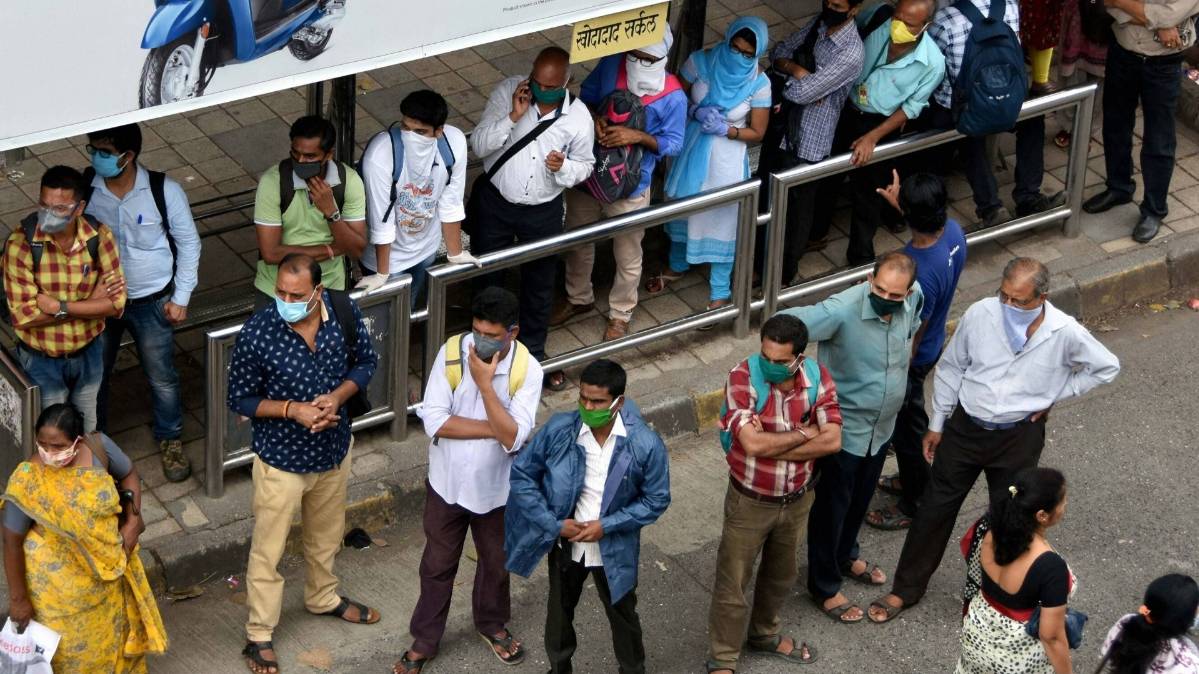 मुंबई और दिल्ली में कोरोना की रफ्तार तेज (File-PTI)