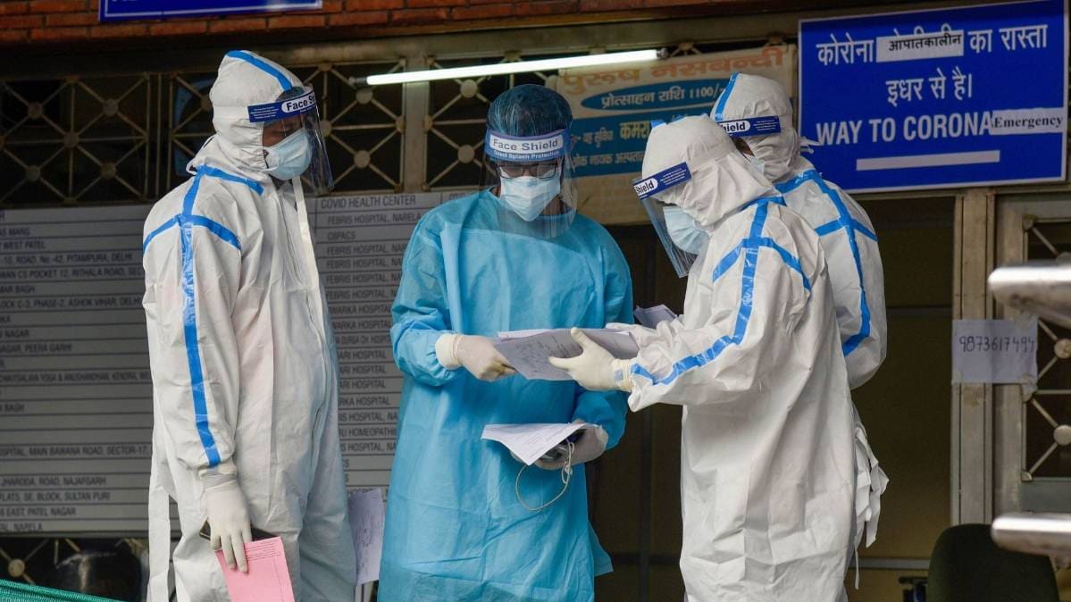 देश में कोरोना की रफ्तार हुई तेज (File-PTI)