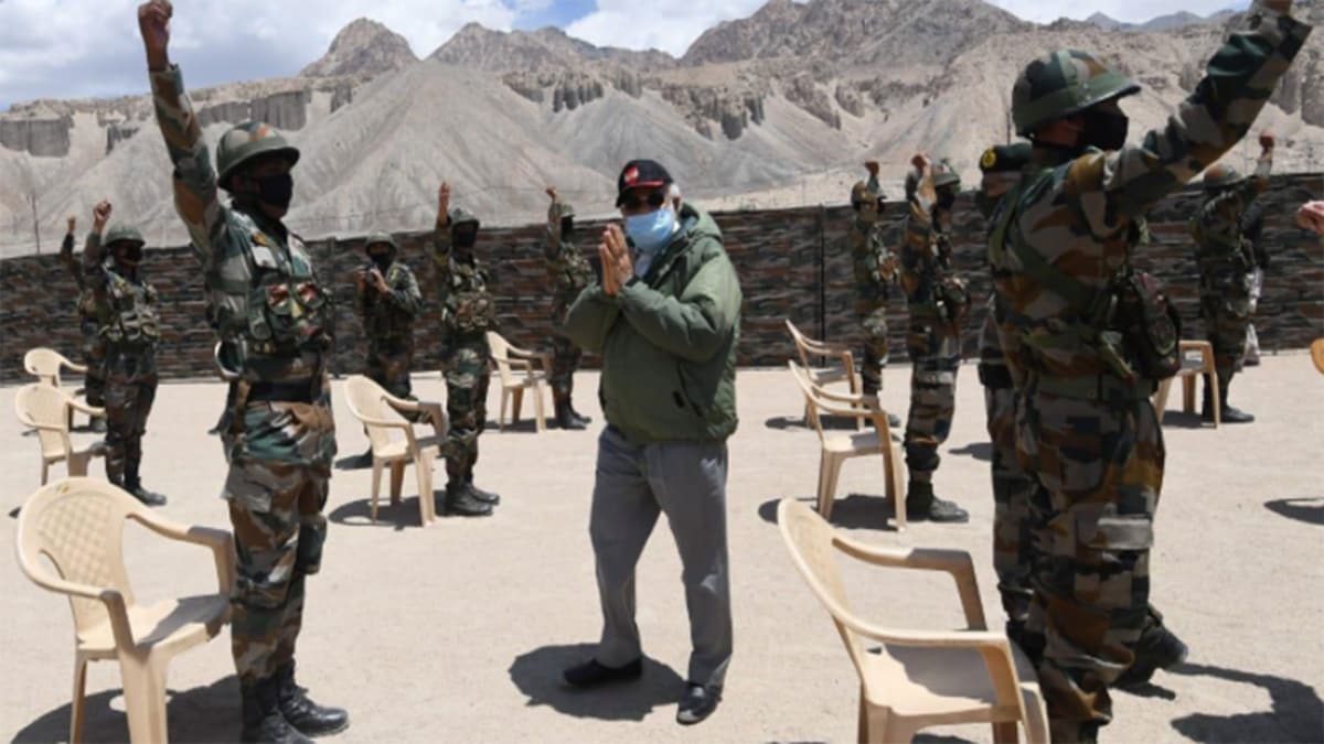 लेह में पीएम मोदी