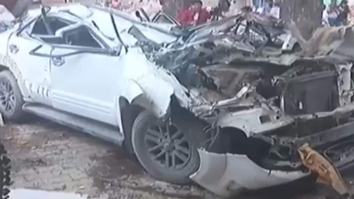 Vikas Dubey house razed by jcb (File- Aaj Tak)