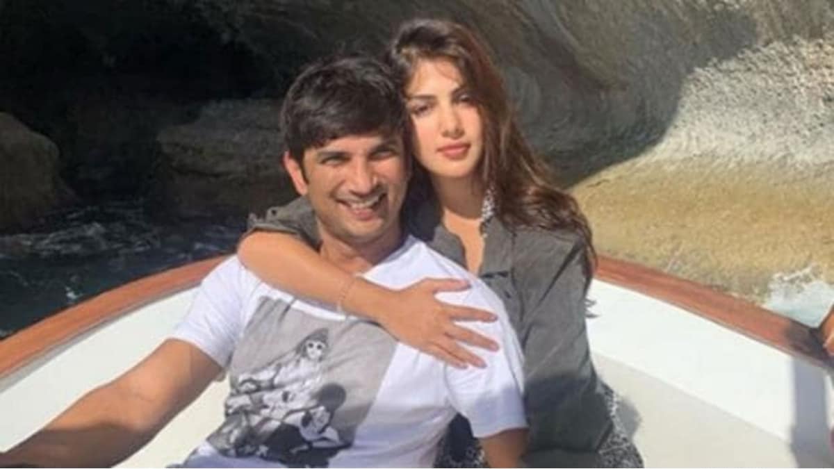 Sushant singh rajput and Rhea Chakraborty (File- Aajtak)
