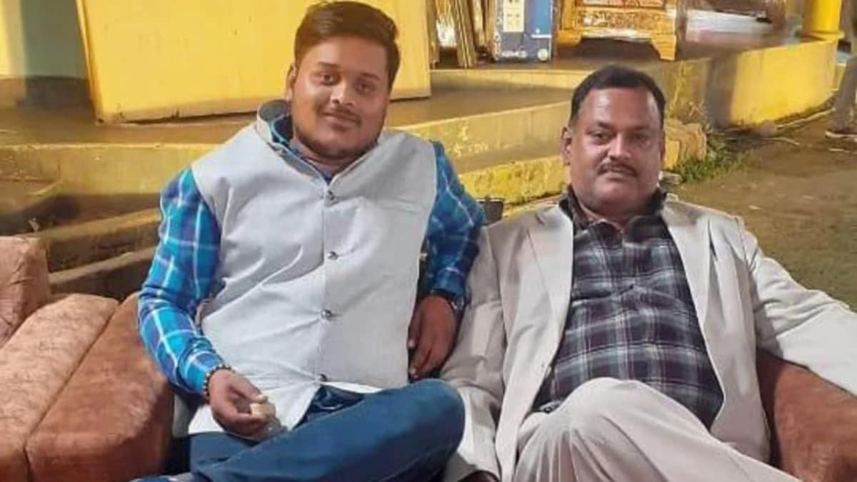 Amar Dubey (left) with Vikas Dubey (right). (Photo: India Today)